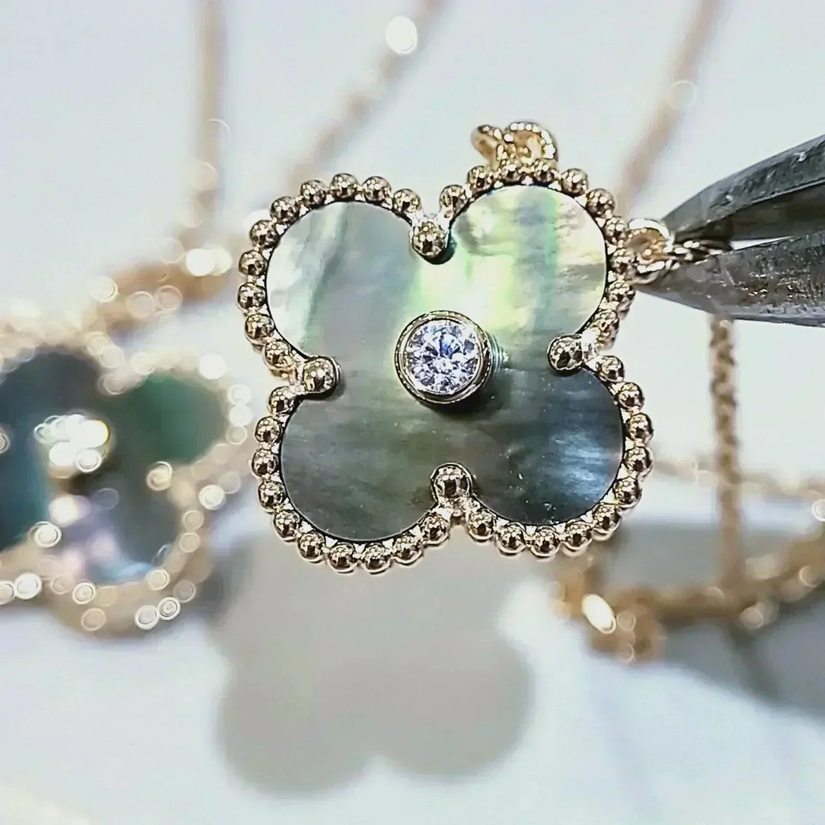 [⭐Hesperis Jewelry]CLOVER 15MM DIAMOND AND MOTHER-OF-GREY NECKLACE