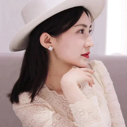[⭐Hesperis Jewelry]CLOVER MEDIUM 1 MOTIFS  WHITE MOP STUD EARRINGS