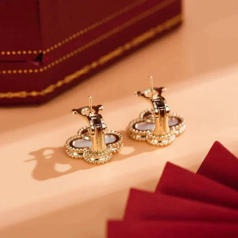 [⭐Hesperis Jewelry]CLOVER MEDIUM 1 MOTIFS  WHITE MOP STUD EARRINGS