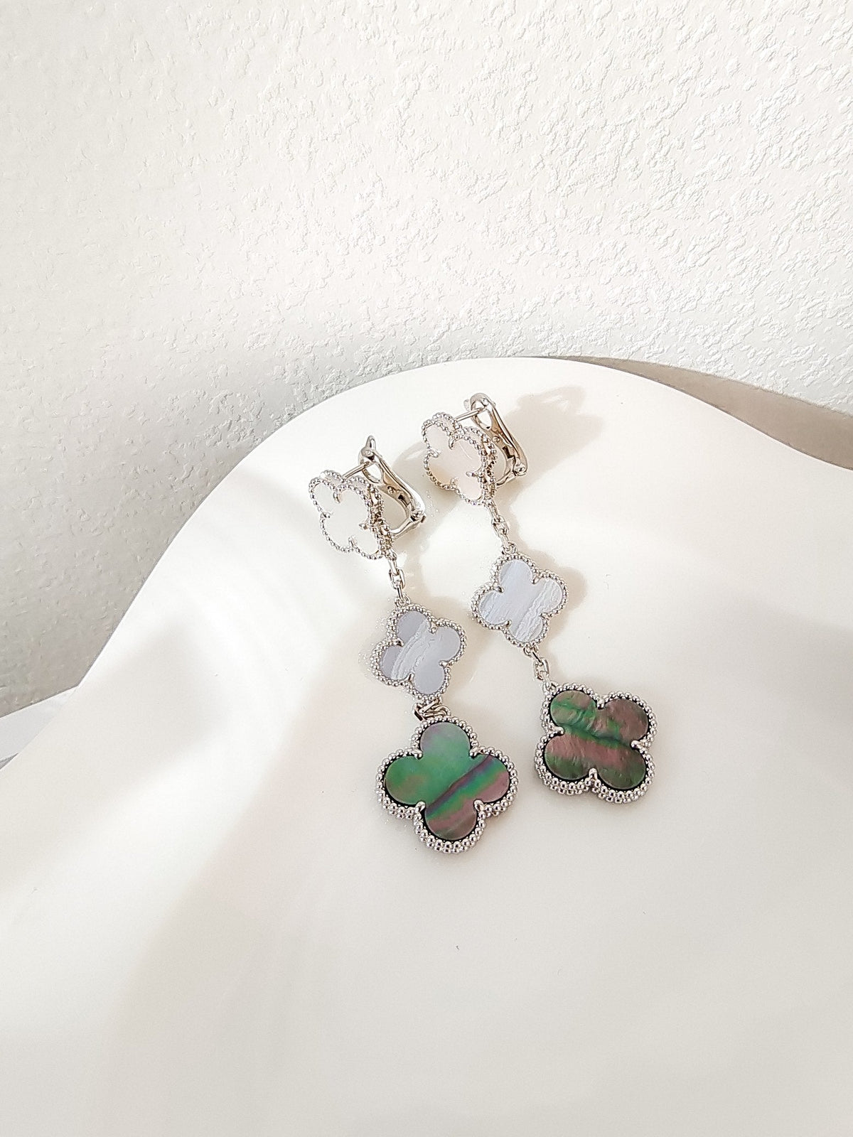 [⭐Hesperis Jewelry]CLOVER 3 MOTIFS CHALCEDONY DARK MOP SILVER EARRINGS
