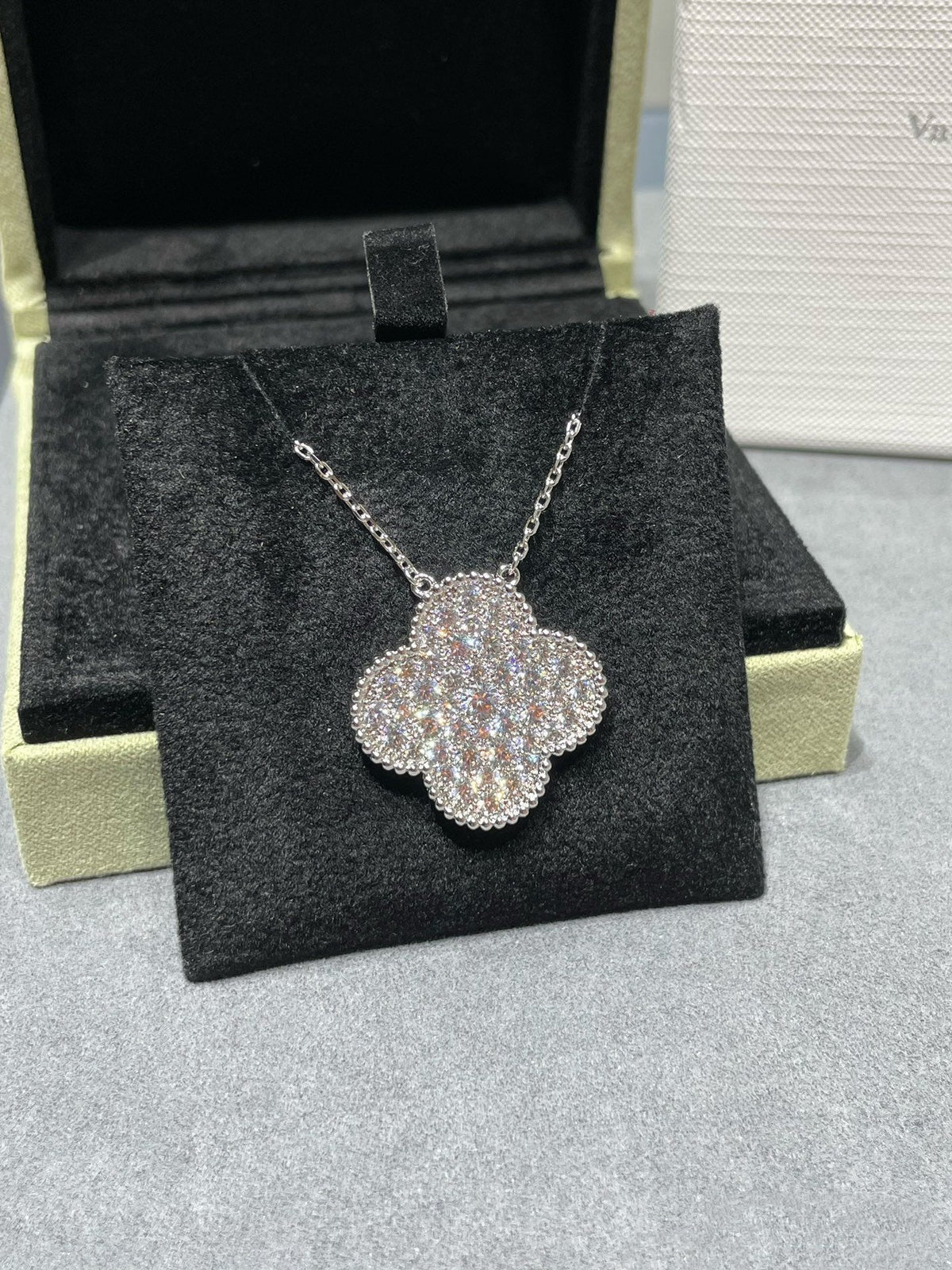 [⭐Hesperis Jewelry]CLOVER 25MM LARGE PENDANT DIAMOND PAVED SILVER NECKLACE