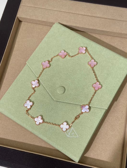 [⭐Hesperis Jewelry Jewellery] Pink Necklace with Ten Clover Designs