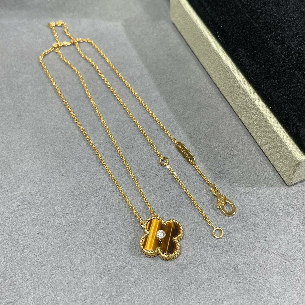 [⭐Hesperis Jewelry]CLOVER 15MM DIAMOND AND YELLOW TIGER'S EYE AGATE necklace